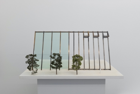 Isa Genzken, Atelierfenster (Studio Window), 1999, Galerie Buchholz