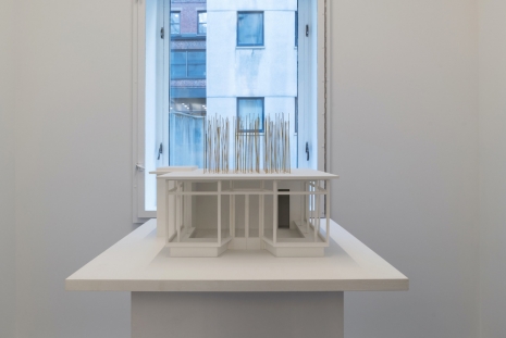 Isa Genzken, Haare wachsen, wie sie wollen (Hair that grows at its will), 2002, Galerie Buchholz