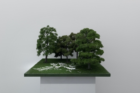 Isa Genzken, Lighted Branches, 2004, Galerie Buchholz