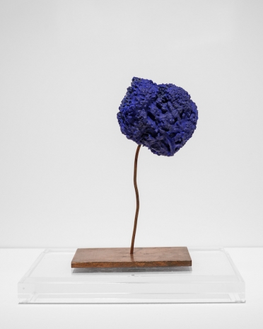 Yves Klein , Sculpture Éponge Bleue Sans Titre (SE 313), 1961 , Galerie Mitterrand