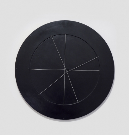 Gianni Colombo , Spazio elastico. Doppio + in cerchio, 1983-1987 , A arte Invernizzi