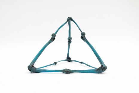 Jean-Luc Moulène , Pyramid'os, Le Buisson, 2020, Galerie Chantal Crousel