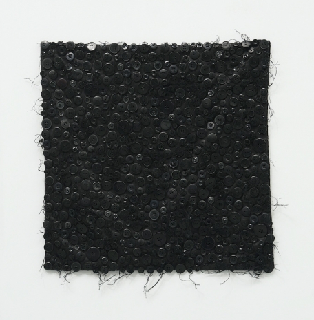 Joël Andrianomearisoa, La Guerre des Boutons I, 2009 , Sabrina Amrani