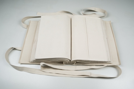 Franz Erhard Walther, Handlungsbuch II, 1969, SKOPIA