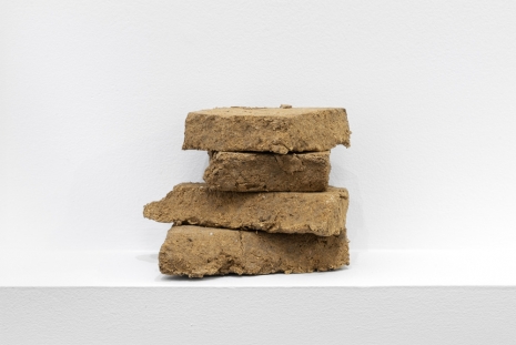 David Bestué, Palabra rota (silla), 2026 , Galería Ehrhardt Flórez