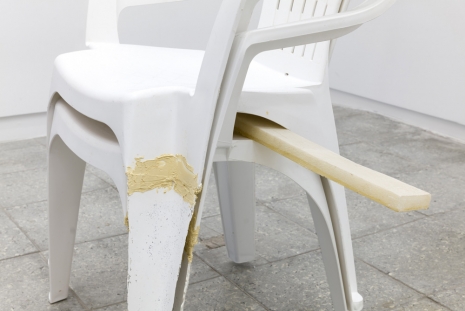 David Bestué, Sillas (Riazor/Víznar), 2026 , Galería Ehrhardt Flórez