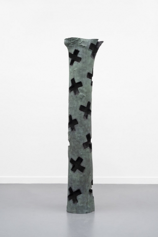 David Nash, Cross Column, 2025, Galerie Lelong