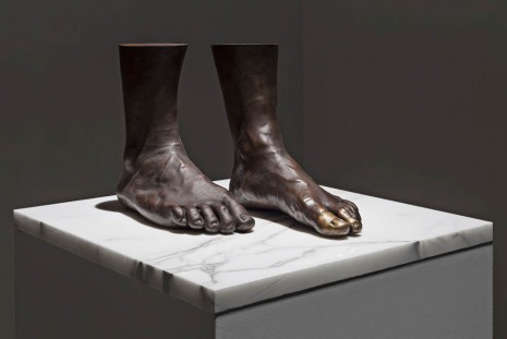 Michelangelo Pistoletto, Il bacio al piede, 1976 - 2013, Galleria Continua