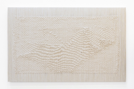 Sheila Hicks , Soaring Cloud / Nuage Volant, 2025 , galerie frank elbaz