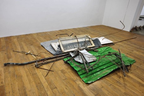 Abraham Cruzvillegas, Autodestrucción 3 : Mots et choses, 2013, Galerie Chantal Crousel