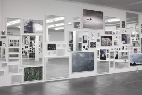 Douglas Gordon, Everything is nothing without its reflection; A Photographic Pantomime, 2013, Galerie Eva Presenhuber