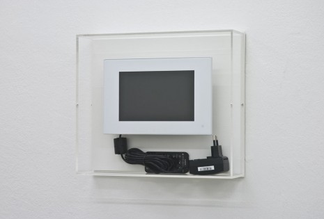 Jonathan Monk, Sony S-Frame 7’’ DPF-D72N, 2010, Meyer Riegger