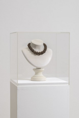 Mona Hatoum, Hair Necklace (wood), 2013, Galerie Chantal Crousel