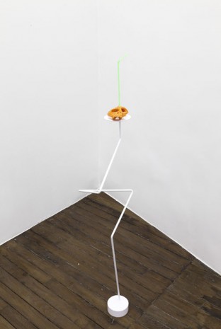 Nathaniel Mellors, Orange Proconsul with Straw, 2014, Art : Concept