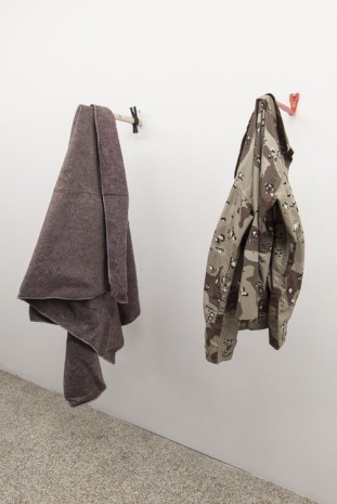 Marcelo Cidade, o equilíbrio entre proteção e resistência(desert camo), 2014 , Galleria Continua