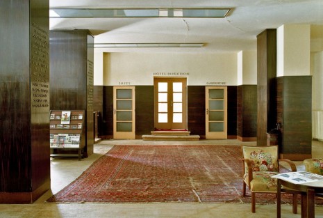 Margherita Spiluttini, Foyer des Südbahnhotel Semmering, AT, Architekten Emil Hoppe, Otto Schönthal, 1991, Christine Koenig Galerie