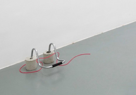 Katrin Plavcak, Tools for painting, tools for walking (liegende Krücke), 2014, Galerie Mezzanin