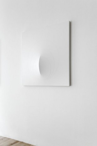Agostino Bonalumi, Untitled (Bianco), 2012, Almine Rech