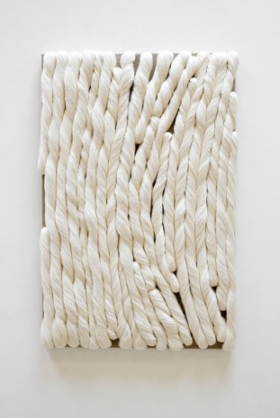 Sheila Hicks, White Vermala, 2014, galerie frank elbaz