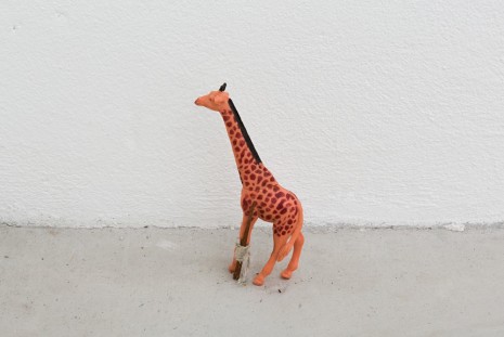 Paulo Nazareth, CA - girafa, 2014, Mendes Wood DM