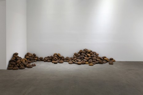Claudio Parmiggiani, Chi mangia questo pane vivrà in eterno (Giovanni 6,58), 1997, Bortolami Gallery