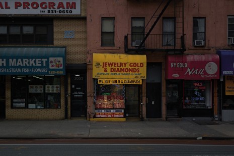 Paul Graham, Gold Town Jewellery, East Harlem, NY, 2012, carlier I gebauer