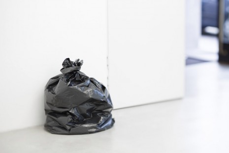 Ceal Floyer, Garbage Bag, 1996, Galerie Nordenhake