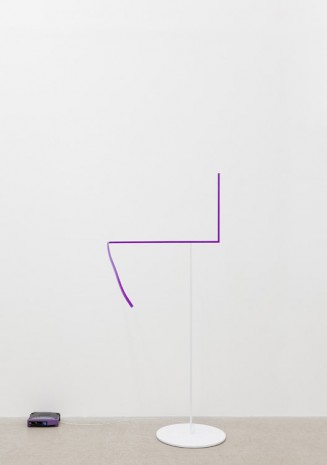 Davide Balula, Coloring the Wi-Fi (with Medium Purple), 2015, galerie frank elbaz