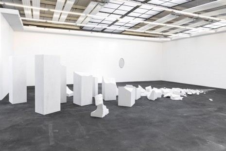 Alicja Kwade, Etwas Abwesendes, dessen Anwesenheit erwartet wurde, 2015, König Galerie