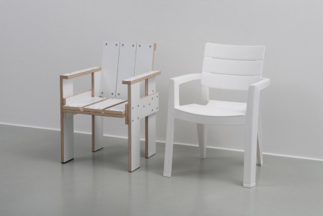 Mathieu Mercier, Two chairs (third version of a 1998 piece), 2014, Mehdi Chouakri