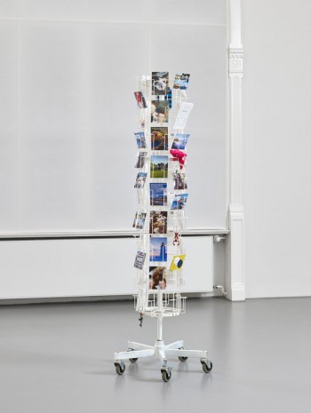 Megan Marrin & Tyler Dobson, Postkartenständer 1, 2014, Galerie Max Hetzler