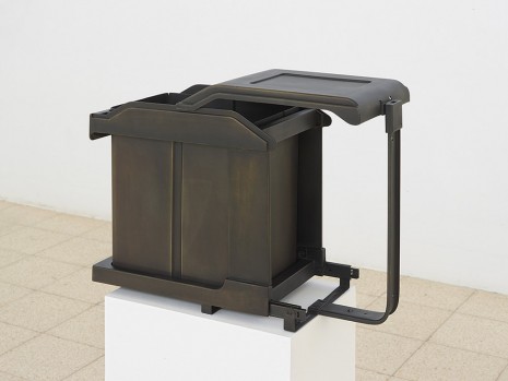 Simon Fujiwara, Ich (Swing Solo 20L), 2015, Dvir Gallery