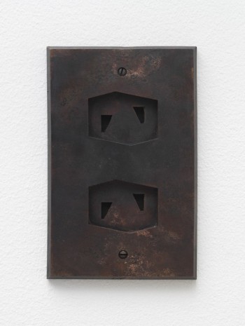 Martin Boyce, Dead Star (yellow wall lamp), 2015 (detail), Galerie Eva Presenhuber