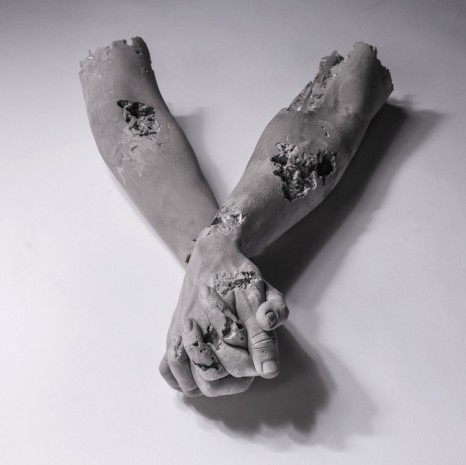 Daniel Arsham, Selenite Holding Hands, 2015, Perrotin