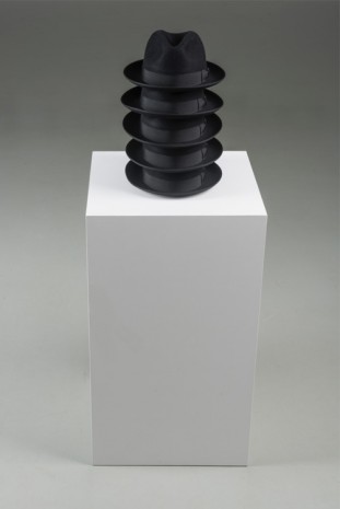 Hans-Peter Feldmann, Tower of hats, 2015, Mehdi Chouakri
