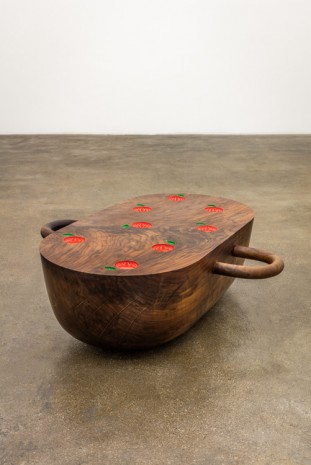 Elad Lassry, Untitled (Carrier, Apples), 2015, David Kordansky Gallery
