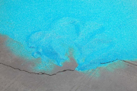 Ann Veronica Janssens, Untitled (blue glitter) (detail), 2015, Bortolami Gallery
