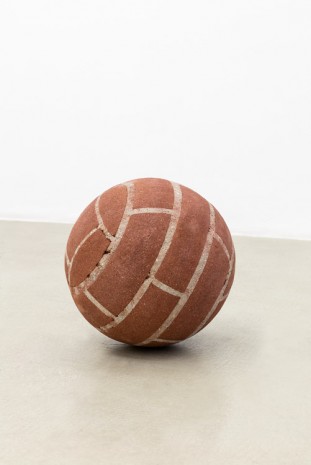 Judith Hopf, Ball in remembrance of Annette Wehrmann, 2015, kaufmann repetto