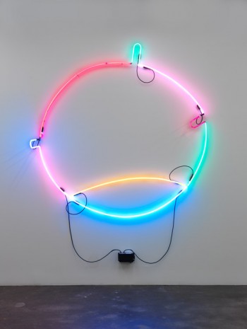Keith Sonnier, Circle Portal A, 2015, Maccarone