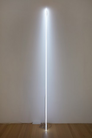 Cerith Wyn Evans, Leaning Horizon (neon 5500 Kelvin, 2.2 m), 2015, Galerie Buchholz