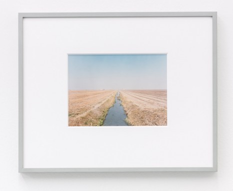 Luigi Ghirri, Campagna Ferrarese (Serie: Il profilo delle nuvole), 1988-89, Mai 36 Galerie