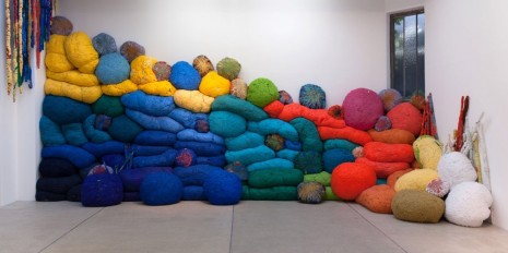 Sheila Hicks, Another Break in The Wall, 2016, galerie frank elbaz