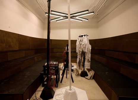 Thomas Zipp, White Noise A-Variance (E.S.N.S.,A.M.), 2011, Galerie Krinzinger