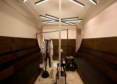 Thomas Zipp, White Noise A-Variance (E.S.N.S.,A.M.), 2011, Galerie Krinzinger
