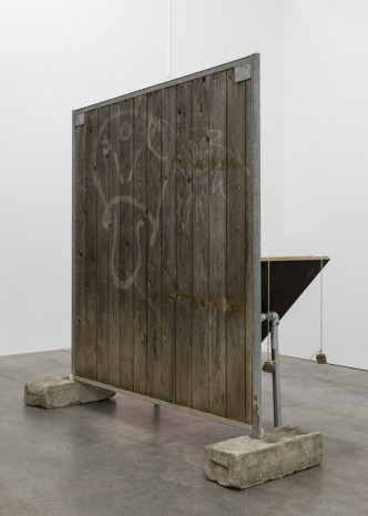 Klara Lidén, Chaise Clôture, 2016, Galerie Neu