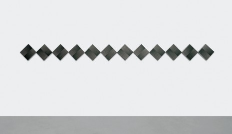 Mario Nigro, Dallo spazio totale 1954: serie di 12 rombi continui a progressioni ritmiche simultanee alternate opposte, 1965, A arte Invernizzi
