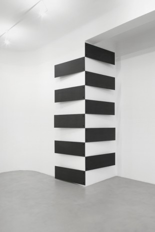 Lesley Foxcroft, Stacked (vertical corner), 2017, A arte Invernizzi