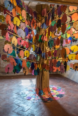 Sabrina Mezzaqui, Fare fiori, 2017, Galleria Continua