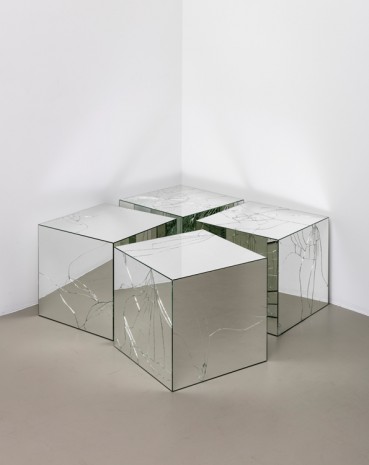 Jeppe Hein, Broken Mirror Cubes, 2005, Galleri Bo Bjerggaard