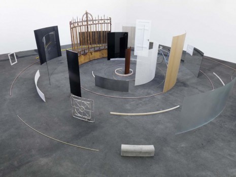 Alicja Kwade, Die Gesamtheit aller Orte, 2012, König Galerie